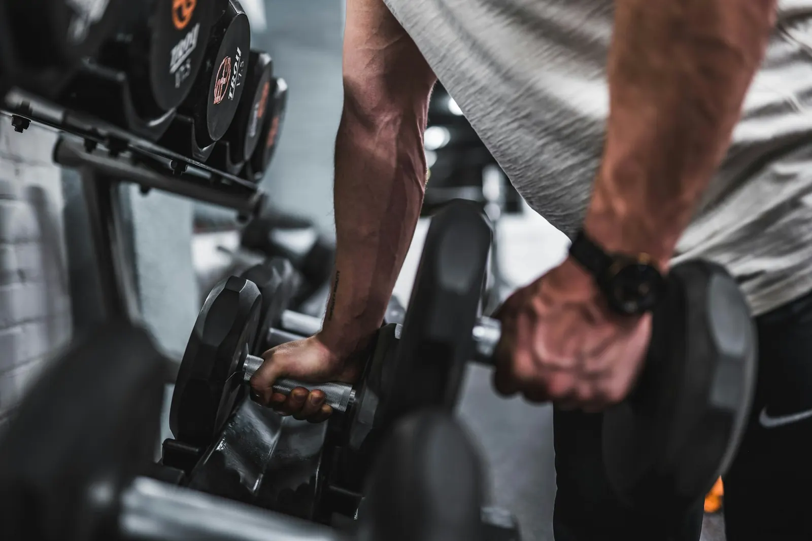5 errori comuni in palestra che distruggono i tuoi risultati